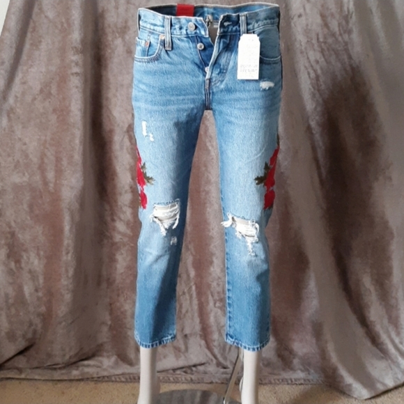 NWT Levi's 501 W24 L26 Taper Cropped Jean - Picture 16 of 17